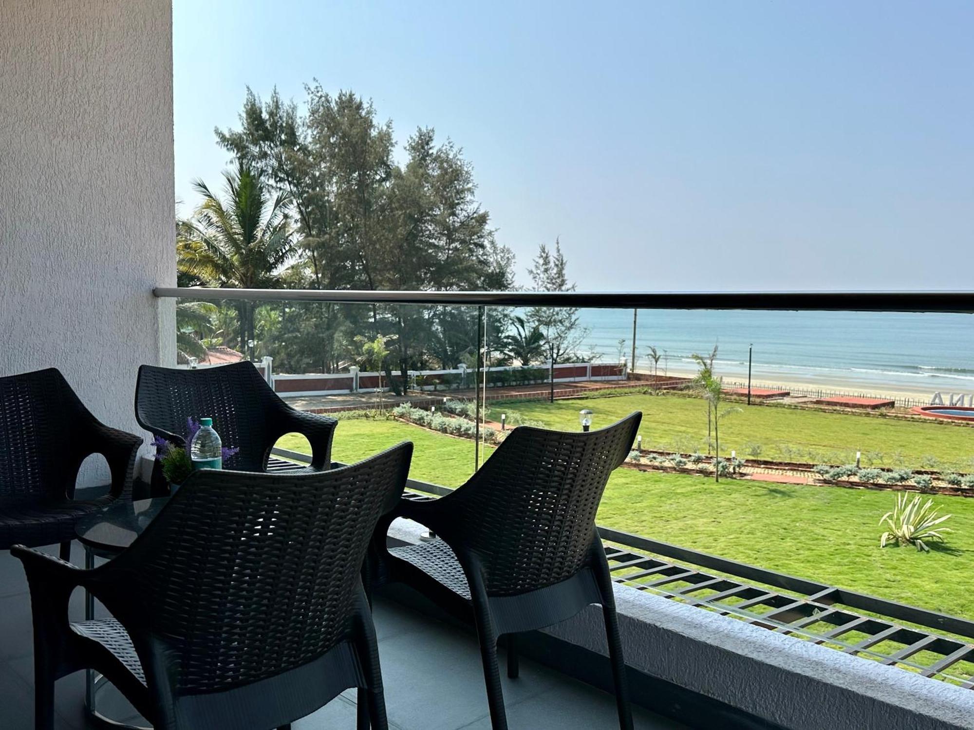 Aqualina Hotel Bhogwe ภายนอก รูปภาพ