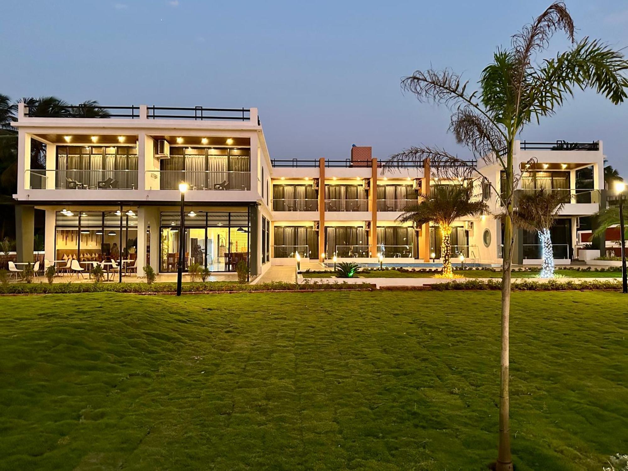 Aqualina Hotel Bhogwe ภายนอก รูปภาพ